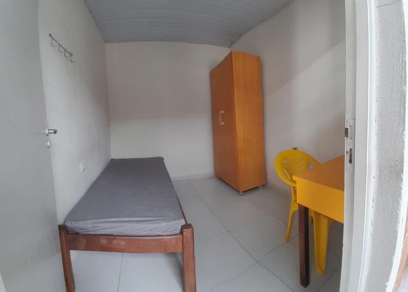 Imagem 1 da galeria do anúncio: Alugo quarto individual mobiliado ao lado da UNICAP