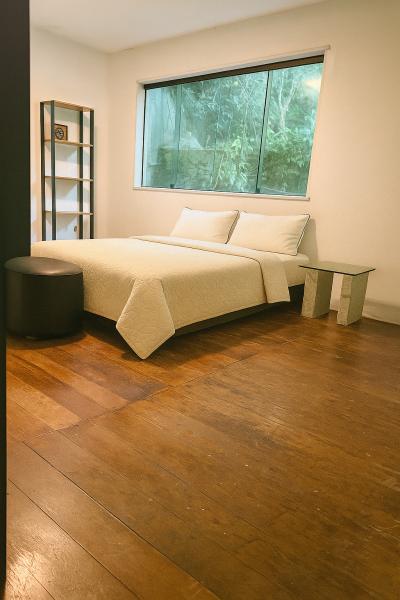 Imagem 2 da galeria do anúncio: alugo quarto gigante em casa com vista mar em são conrado