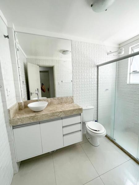 Imagem 7 da galeria do anúncio: QUARTO AMPLO DISPONÍVEL PARA ALUGUEL.