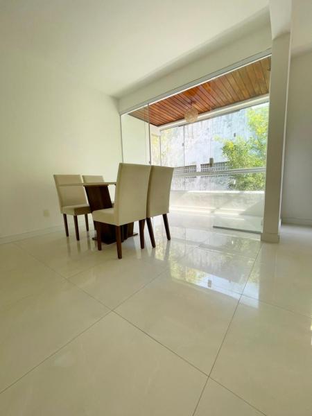 Imagem 2 da galeria do anúncio: QUARTO AMPLO DISPONÍVEL PARA ALUGUEL.