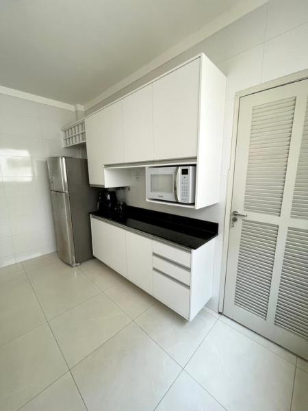 Imagem 5 da galeria do anúncio: QUARTO AMPLO DISPONÍVEL PARA ALUGUEL.