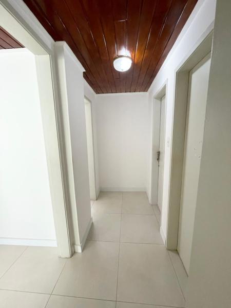 Imagem 3 da galeria do anúncio: QUARTO AMPLO DISPONÍVEL PARA ALUGUEL.