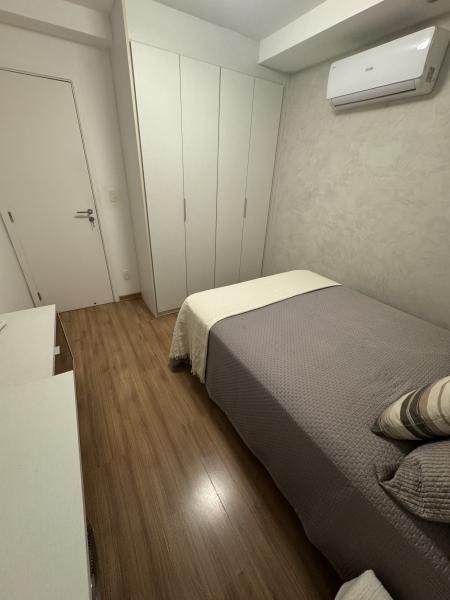 Imagem 6 da galeria do anúncio: Alugo quarto em apartamento mobiliado e banheiro privativo