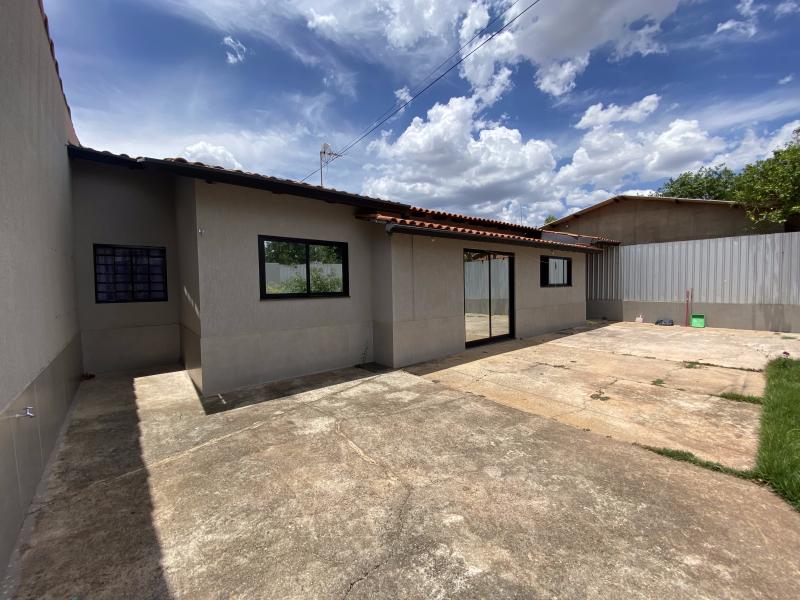 Imagem 1 da galeria do anúncio: Alugo quarto para mulher em ambiente tranquilo e familiar