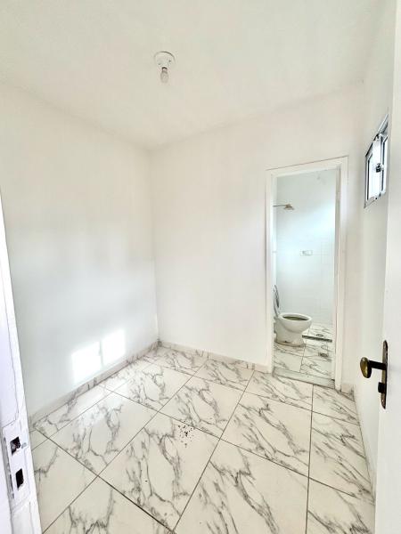 Imagem 1 da galeria do anúncio: Quarto com banheiro privativo