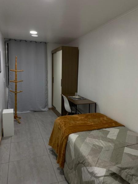 Imagem 4 da galeria do anúncio: Quarto no centro histórico de Porto Alegre