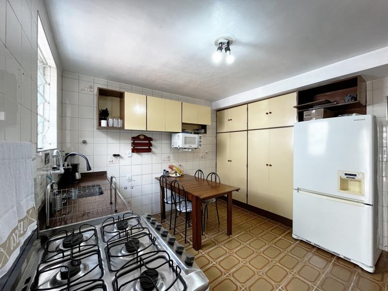 Imagem 12 da galeria do anúncio: [CAMPO BELO] Quarto espaçoso com cama de casal