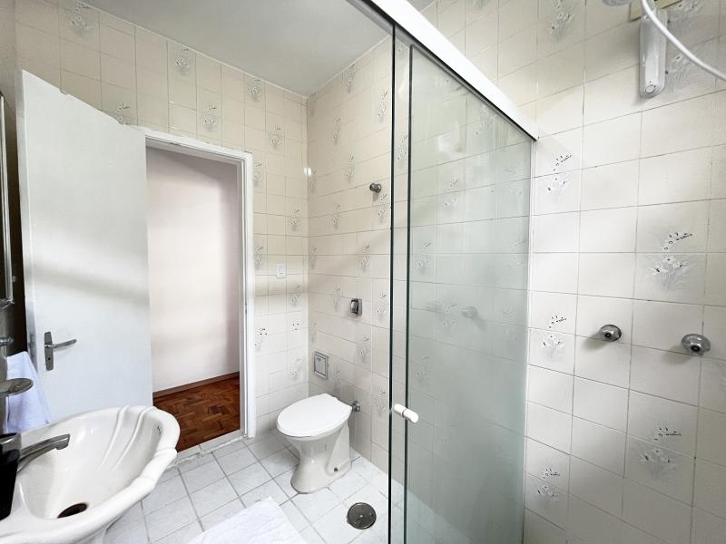 Imagem 9 da galeria do anúncio: [CAMPO BELO] Quarto espaçoso com cama de casal