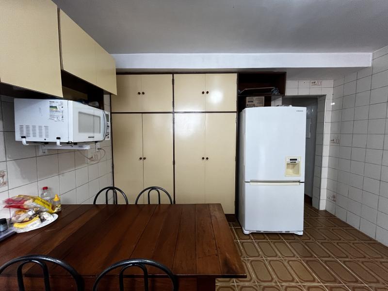 Imagem 11 da galeria do anúncio: [CAMPO BELO] Quarto espaçoso com cama de casal