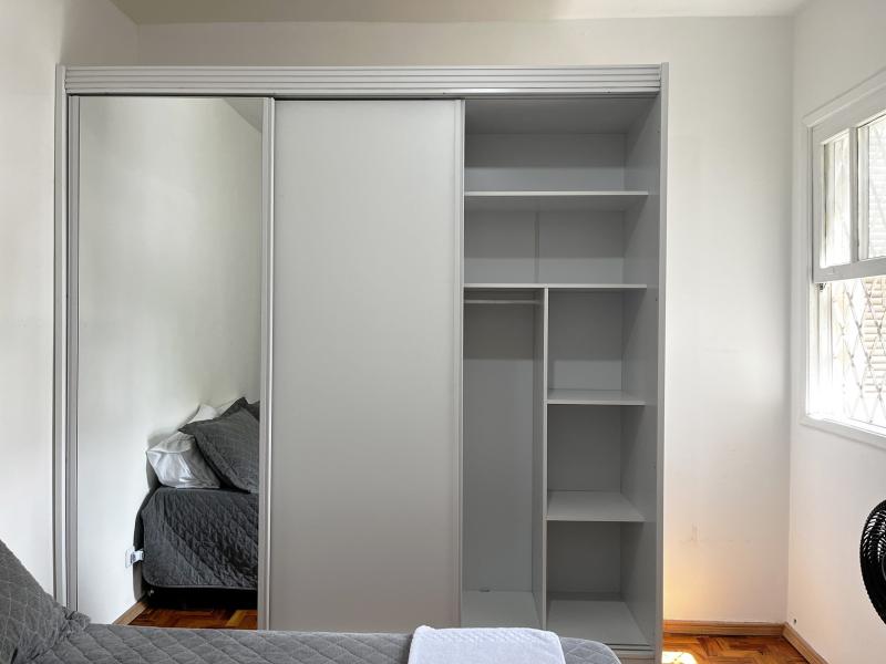 Imagem 6 da galeria do anúncio: [CAMPO BELO] Quarto espaçoso com cama de casal