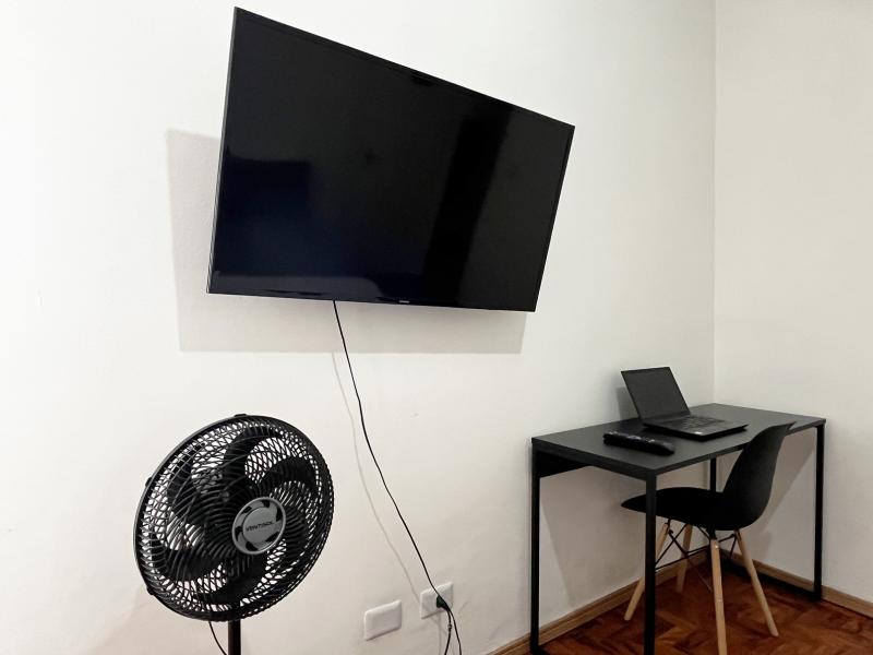 Imagem 4 da galeria do anúncio: [CAMPO BELO] Quarto espaçoso com cama de casal