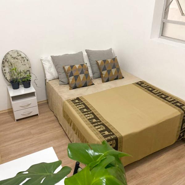 Imagem 1 da galeria do anúncio: QUARTO EM CASA COM PISCINA PRÓXIMO DA UFRGS CENTRO