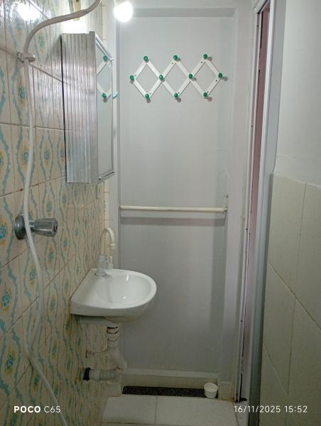 Imagem 4 da galeria do anúncio: Quarto Mobiliado,banheiro privativo Metro