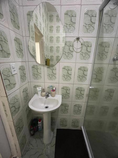 Imagem 7 da galeria do anúncio: Quarto com banheiro privativo