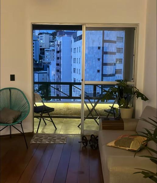 Imagem 1 da galeria do anúncio: Quarto amplo-banheiro privado-Apto arejado