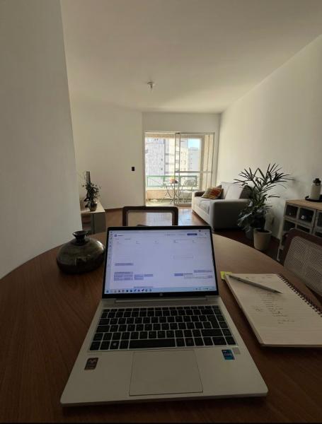 Imagem 2 da galeria do anúncio: Quarto amplo-banheiro privado-Apto arejado