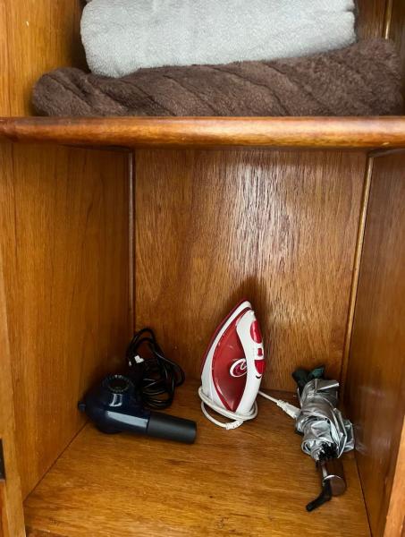 Imagem 13 da galeria do anúncio: Quarto amplo-banheiro privado-Apto arejado