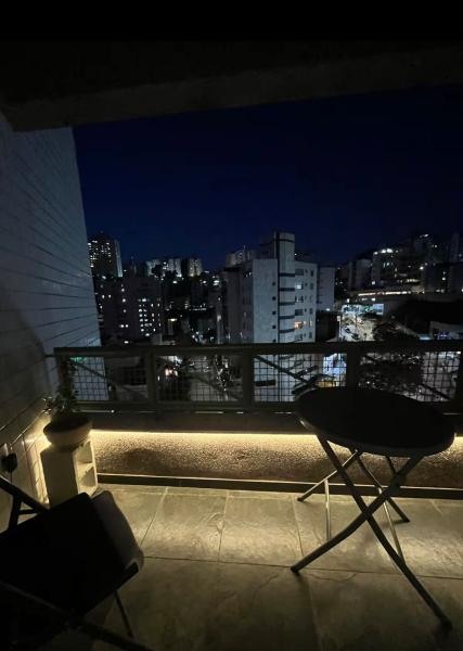 Imagem 4 da galeria do anúncio: Quarto amplo-banheiro privado-Apto arejado