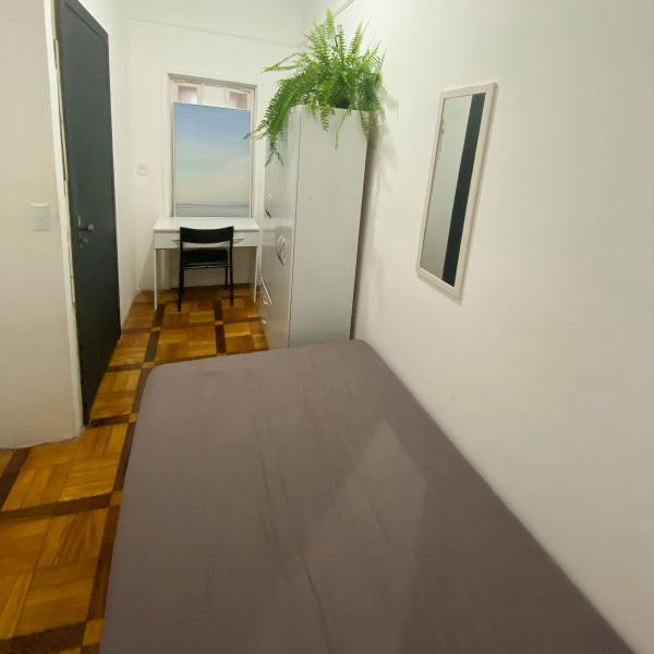 Imagem 2 da galeria do anúncio: QUARTO NA FRENTE DA UFRGS