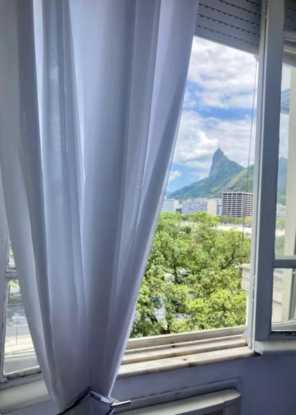 Imagem 1 da galeria do anúncio: Quarto com vista para Cristo e Praia de Botafogo
