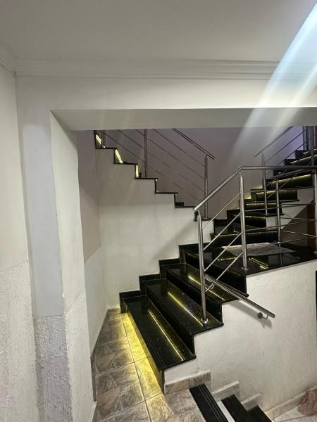 Imagem 6 da galeria do anúncio: Quarto suíte mobiliado banheiro exclusivo