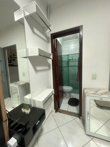 Imagem 2 da galeria do anúncio: Quarto suíte mobiliado banheiro exclusivo