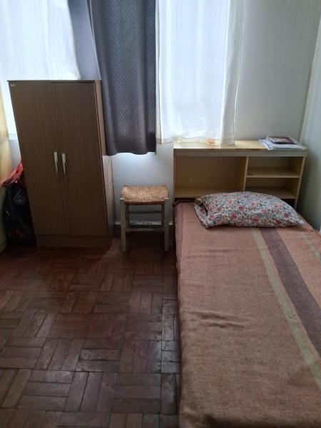 Imagem 1 da galeria do anúncio: TENHO UM QUARTO PARA DIVIDIR.