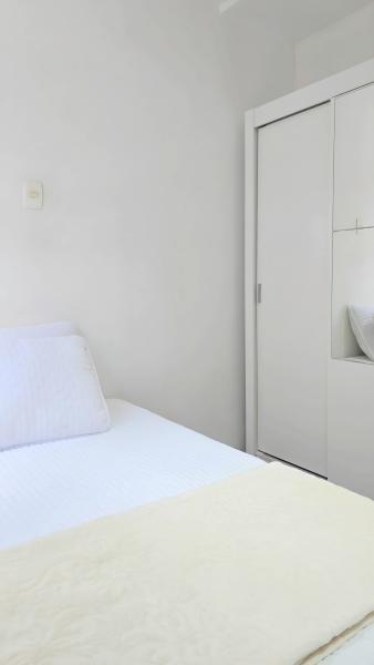 Imagem 4 da galeria do anúncio: Quarto individual para homens - ao lado do Pátio Savassi.