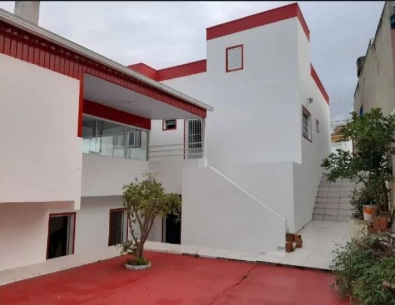 Imagem 2 da galeria do anúncio: Alugo Quartos Individual / Compartilhados e Camping  Centro