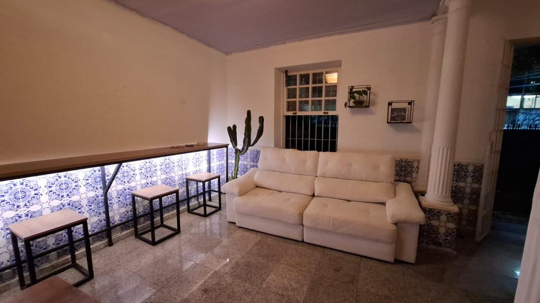 Imagem 2 da galeria do anúncio: Alugo excelente casa totalmente mobiliada em Botafogo.