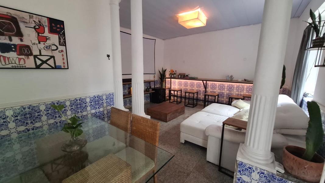 Imagem 1 da galeria do anúncio: Alugo excelente casa totalmente mobiliada em Botafogo.