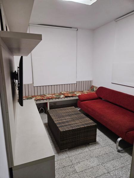 Imagem 8 da galeria do anúncio: Alugo excelente casa totalmente mobiliada em Botafogo.