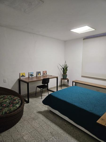 Imagem 2 da galeria do anúncio: Alugo excelente quarto em casa aconchegante e espaçosa!