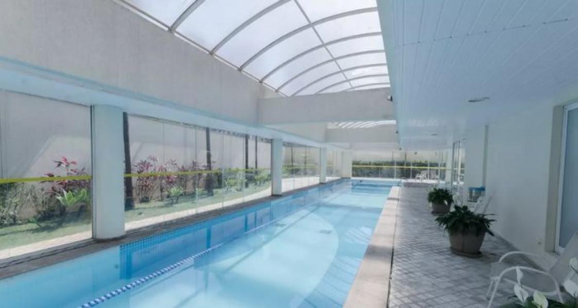 Imagem 12 da galeria do anúncio: Quarto espaçoso com banheiro privativo em condomínio Club.