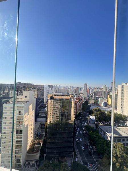 Imagem 8 da galeria do anúncio: Quarto espaçoso com banheiro privativo em condomínio Club.