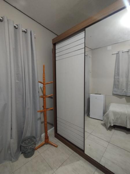 Imagem 4 da galeria do anúncio: Quarto individual mobiliado no Moinhos de vento