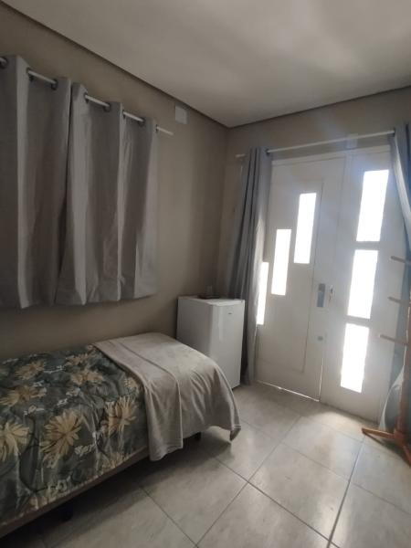 Imagem 1 da galeria do anúncio: Quarto individual mobiliado no Moinhos de vento