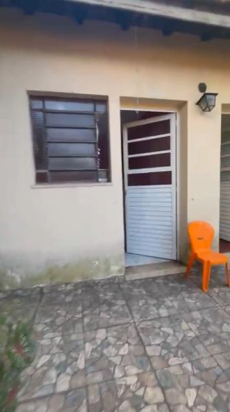 Imagem 3 da galeria do anúncio: Busco alugar o quarto dos fundos!