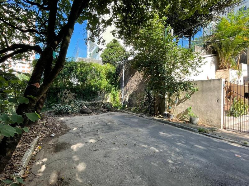 Imagem 2 da galeria do anúncio: Busco alugar o quarto dos fundos!