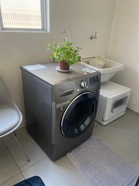 Imagem 7 da galeria do anúncio: R Oscar Freire / Metro - Quarto em lindo apartamento