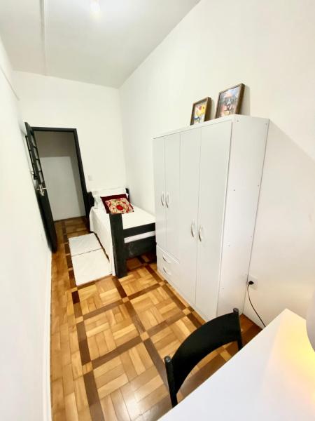 Imagem 2 da galeria do anúncio: QUARTO PARA ESTUDANTES NA FRENTE DA UFRGS