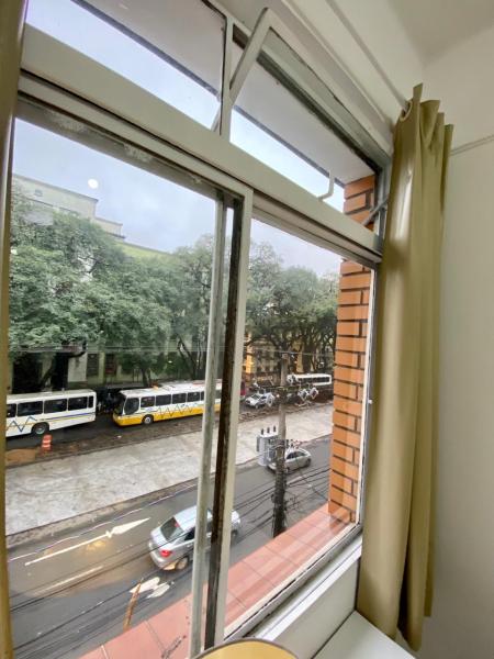 Imagem 4 da galeria do anúncio: QUARTO PARA ESTUDANTES NA FRENTE DA UFRGS