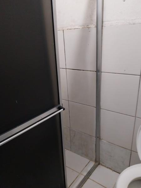 Imagem 3 da galeria do anúncio: Alugo quarto com banheiro exclusivo.