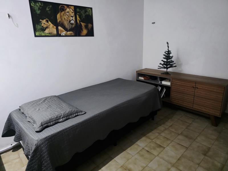 Imagem 1 da galeria do anúncio: QUARTO INDIVIDUAL COM BANHEIRO PRIVATIVO