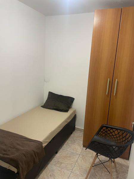 Imagem 8 da galeria do anúncio: Quarto completo em casa mobiliada em ótima localização