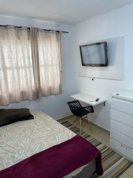 Imagem 5 da galeria do anúncio: Quarto completo em casa mobiliada em ótima localização