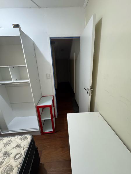 Imagem 4 da galeria do anúncio: Quarto individual mobiliado