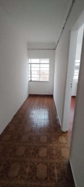 Imagem 5 da galeria do anúncio: Kitnet quarto, cozinha, banheiro e área de serviço.