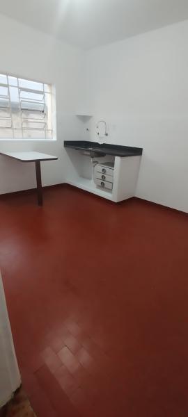 Imagem 7 da galeria do anúncio: Kitnet quarto, cozinha, banheiro e área de serviço.