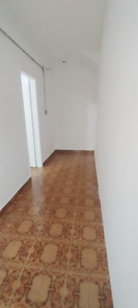 Imagem 11 da galeria do anúncio: Kitnet quarto, cozinha, banheiro e área de serviço.